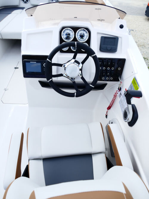 2026 Starcraft SVX 231 OB Deck Boat Burgundy 61F