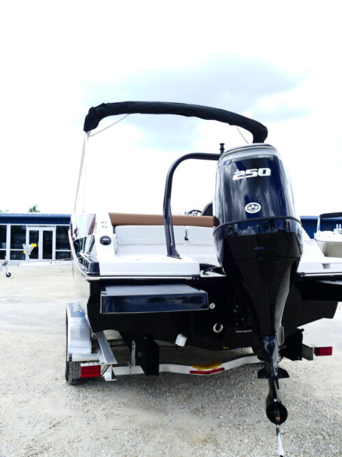 2026 Starcraft SVX 231 OB Deck Boat Burgundy 61F