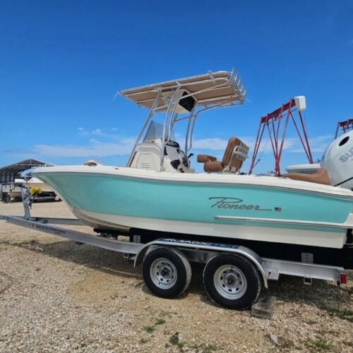 2027 202 Pioneer Islander Seafoam Green 82F Default Photo (1)