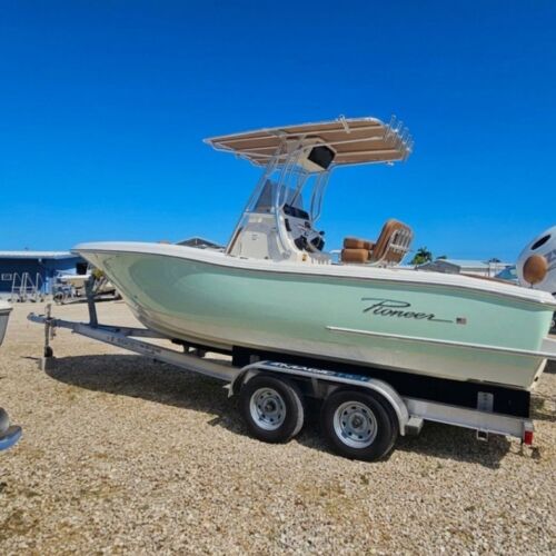 2027 222 Pioneer Sportfish Abaco Green 77F Boat Default Photo (3)