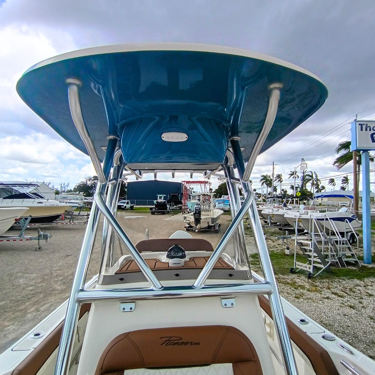 2027 Pioneer 222 Islander – #58G Product Photos Center Console Bay Boat (49)