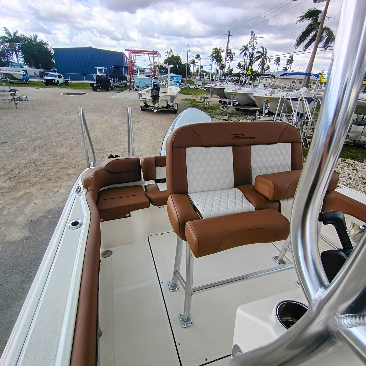 2027 Pioneer 222 Islander – #58G Product Photos Center Console Bay Boat (49)