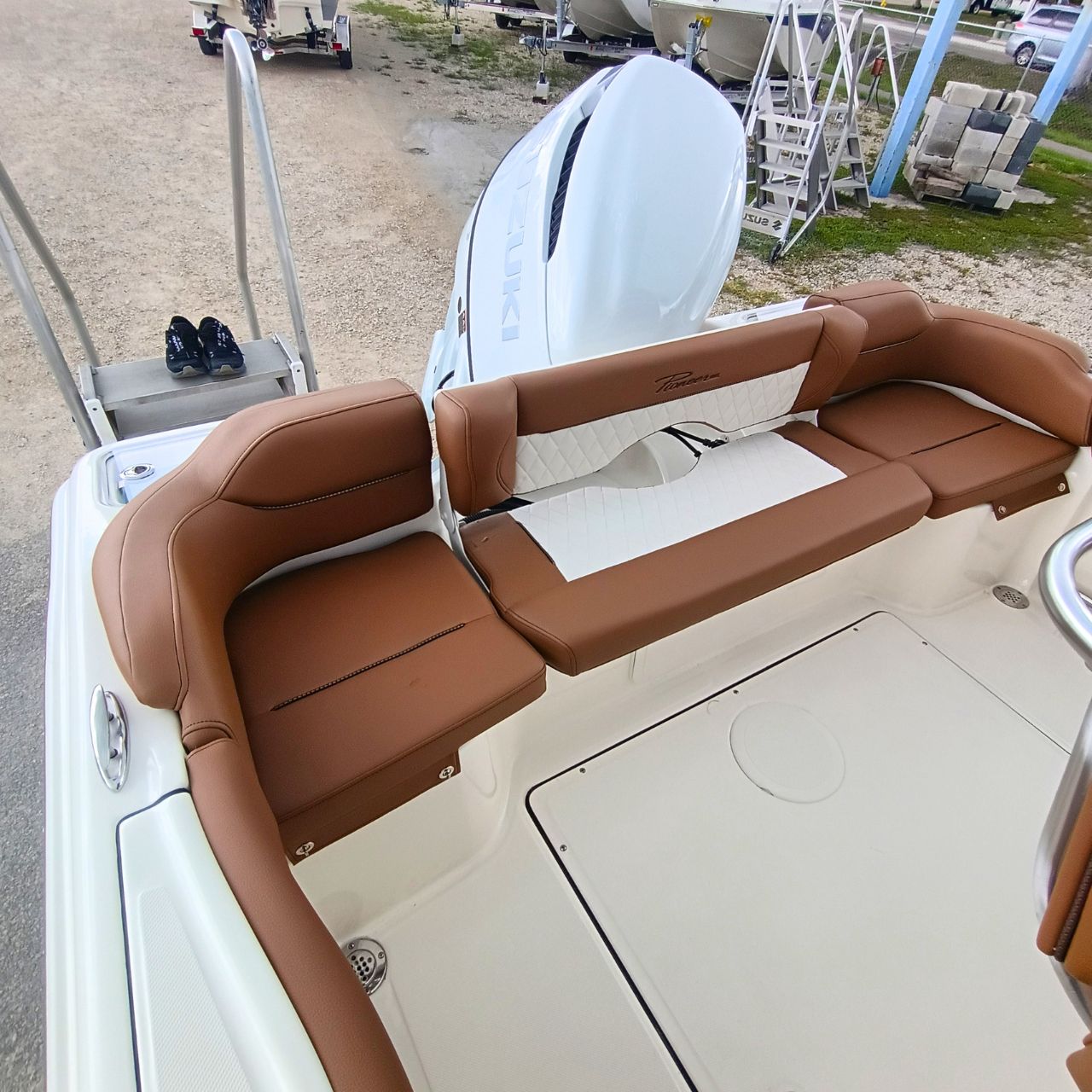 2027 Pioneer 222 Islander – #58G Product Photos Center Console Bay Boat (49)