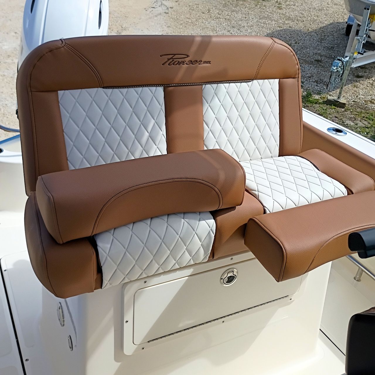 2027 Pioneer 222 Sportfish – #77F Center Console Boat Product Photos