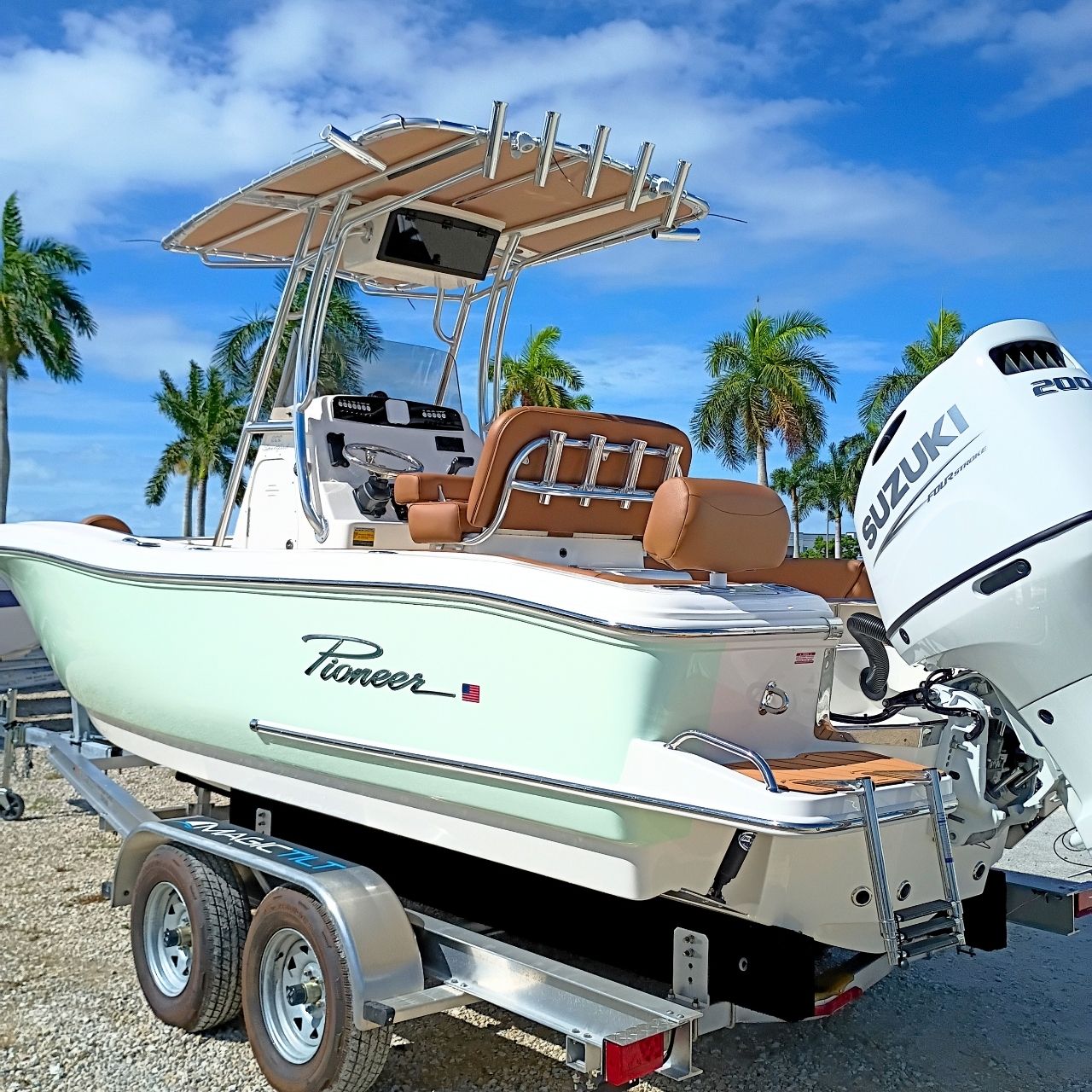2027 Pioneer 222 Sportfish – #77F Center Console Boat Product Photos